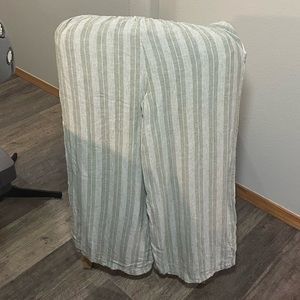 Wide leg linen blend pants with pockets!